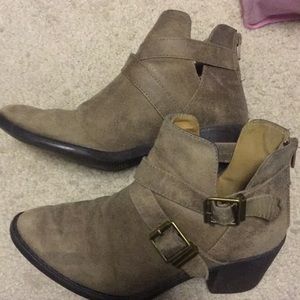 Light brown tan size 6 booties